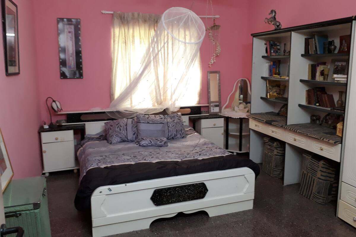 더블룸, 퀸사이즈침대 1개, 공용 욕실 | 각각 다른 스타일의 인테리어, 각각 다르게 가구 비치, 무료 WiFi, 침대 시트