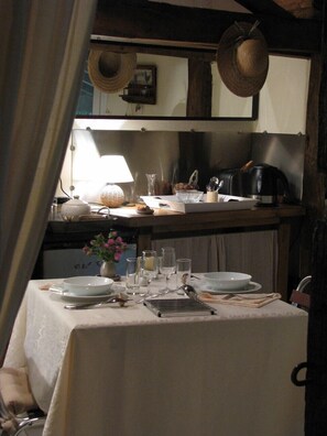 Breakfast area - L'étable haute (Couthures-sur-Garonne)