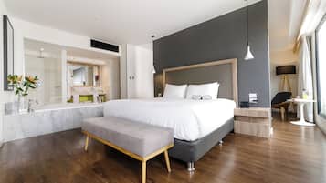 1 bedroom, Egyptian cotton sheets, premium bedding, down comforters