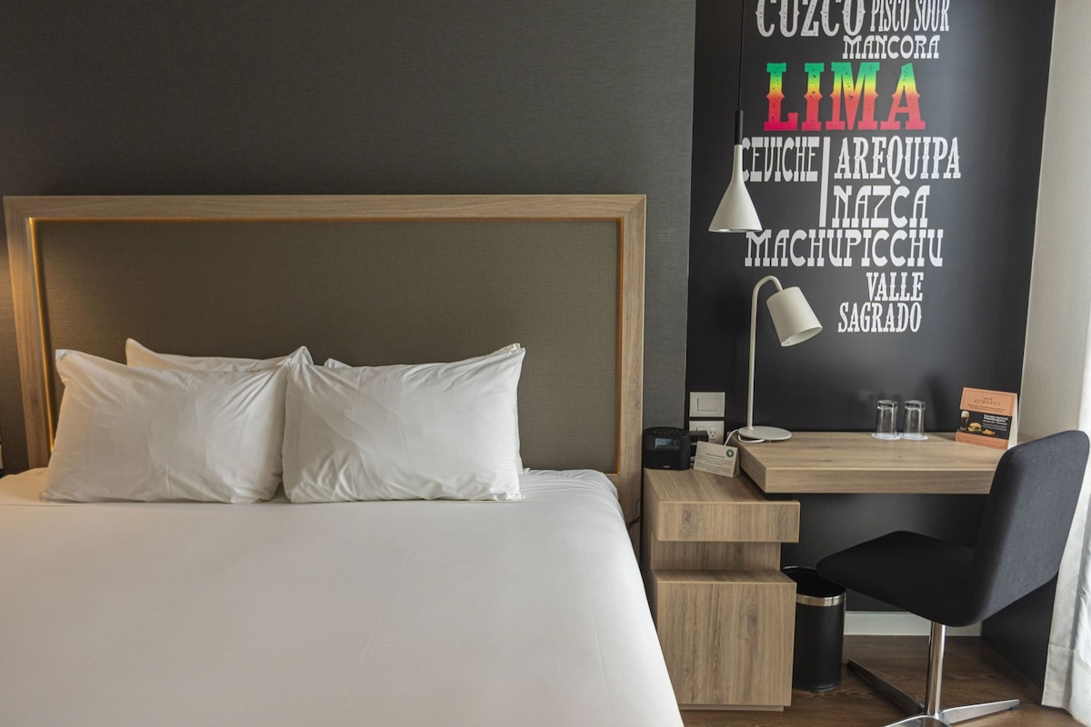 1 bedroom, Egyptian cotton sheets, premium bedding, down duvets