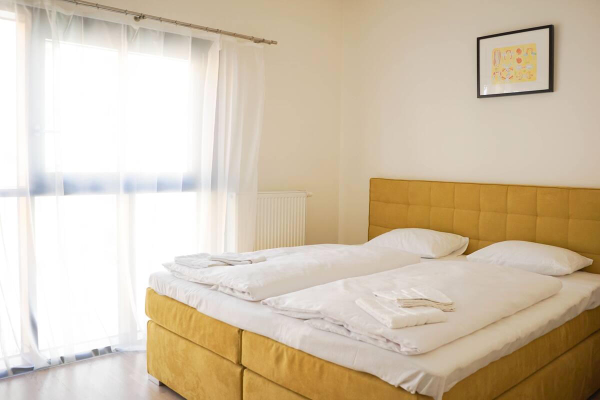 Desk, iron/ironing board, WiFi (free), bed sheets