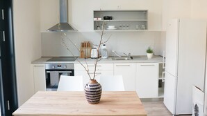 Fridge, oven, stovetop, electric kettle - Funci Kavalirka Home Apartment (Prague)