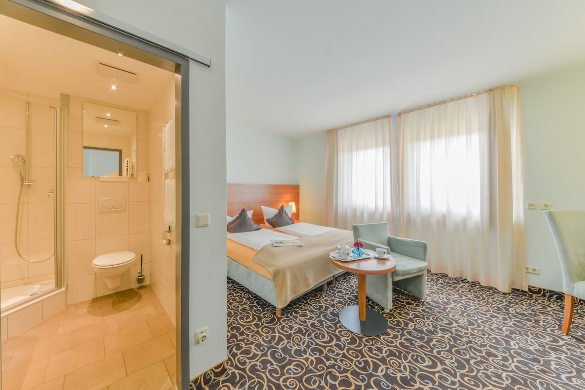 Desk, blackout drapes, WiFi (free), bed sheets