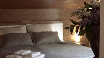 Bàn, truy cập Internet không dây miễn phí, bộ trải giường