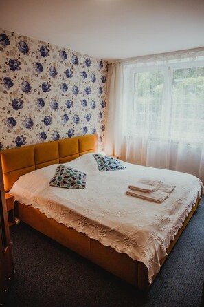 Desk, free WiFi, bed sheets