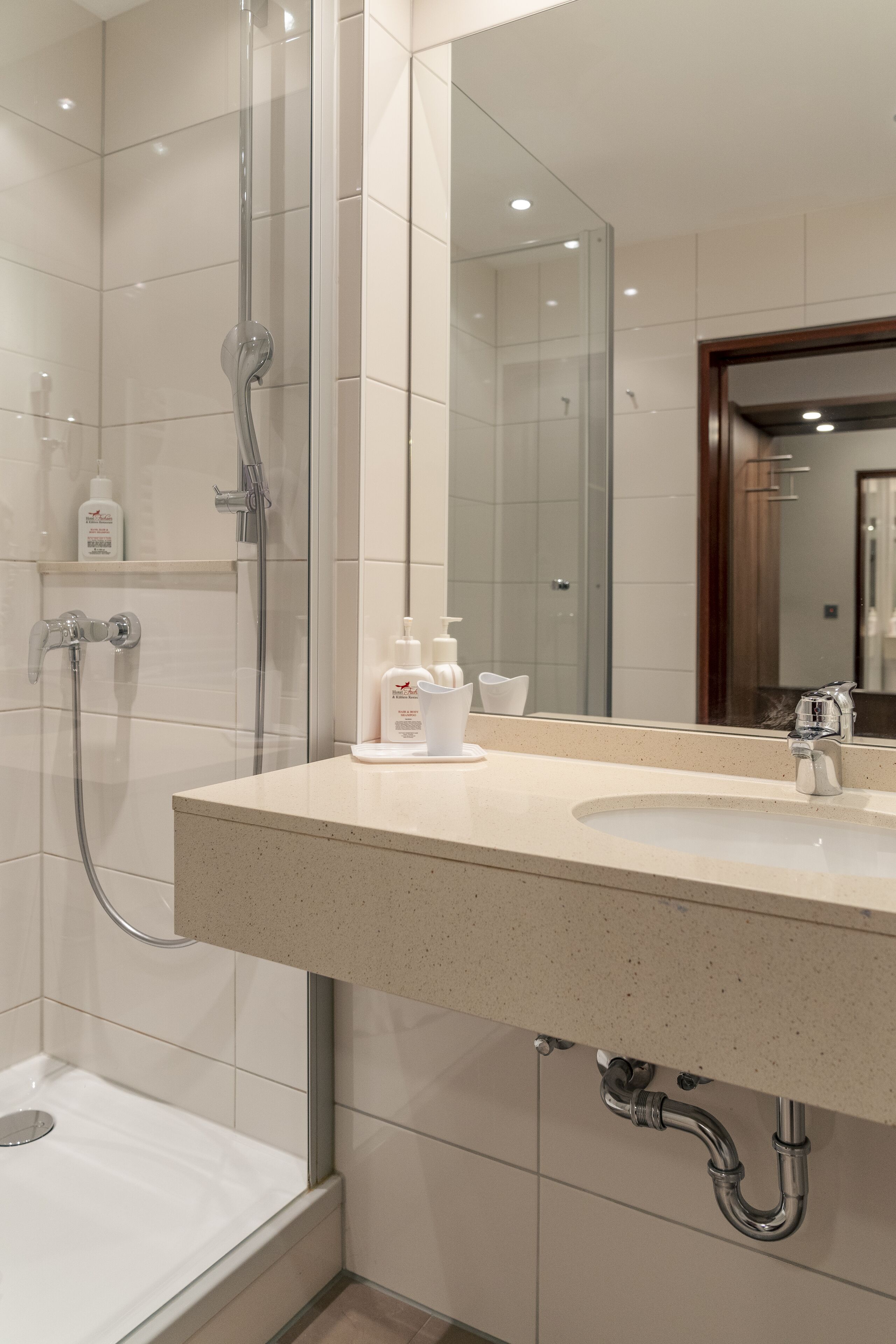premium single room | bathroom | towels