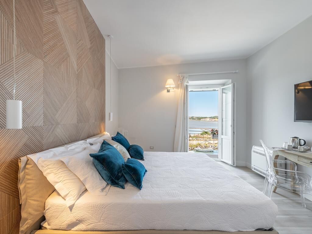 Minibar, skrivebord, lydisolert og wi-fi (inkludert)