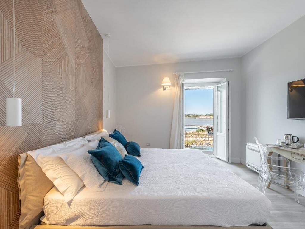 Minibar, skrivebord, lydisolert og wi-fi (inkludert)