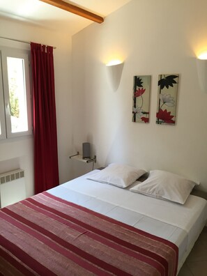 Apartment (F2) | Individually decorated, individually furnished, desk, soundproofing