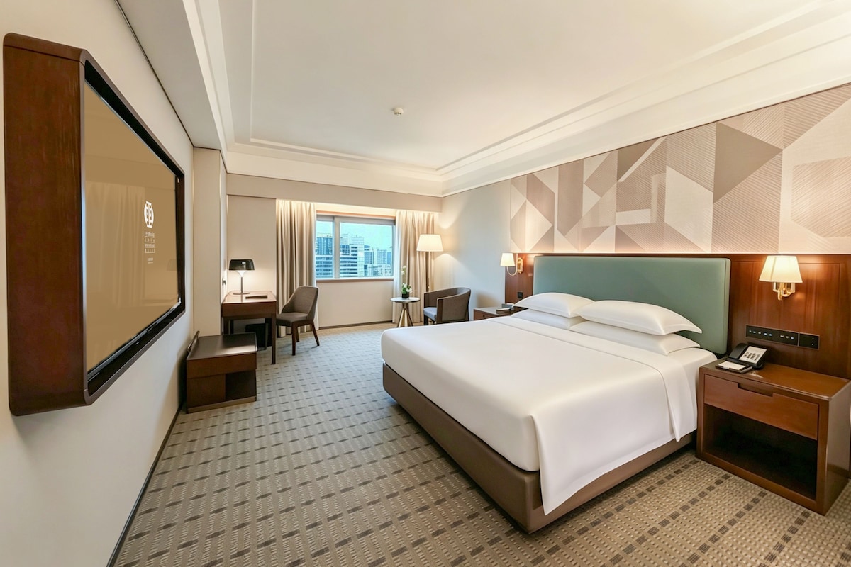 Minibar, in-room safe, blackout drapes, iron/ironing board (on request)