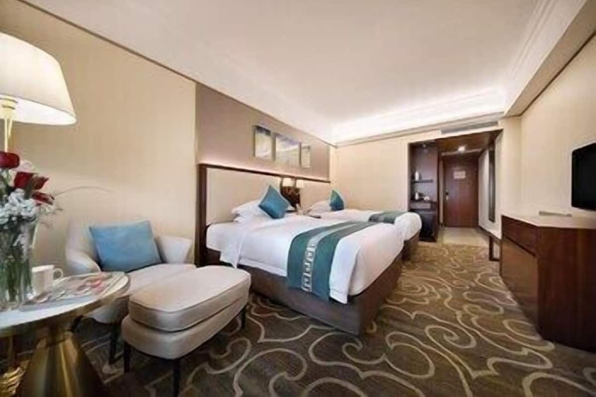 Minibar, in-room safe, blackout drapes, iron/ironing board