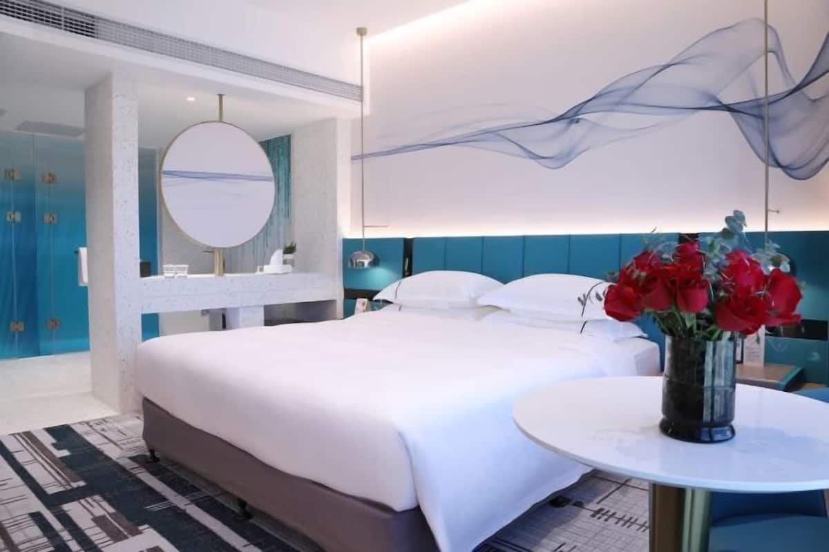 Minibar, in-room safe, blackout curtains, iron/ironing board
