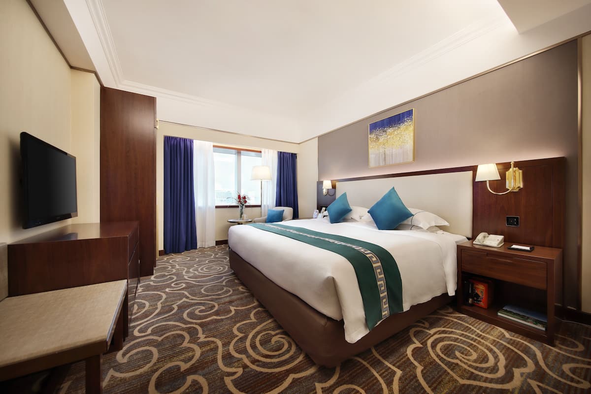 Minibar, in-room safe, blackout curtains, iron/ironing board
