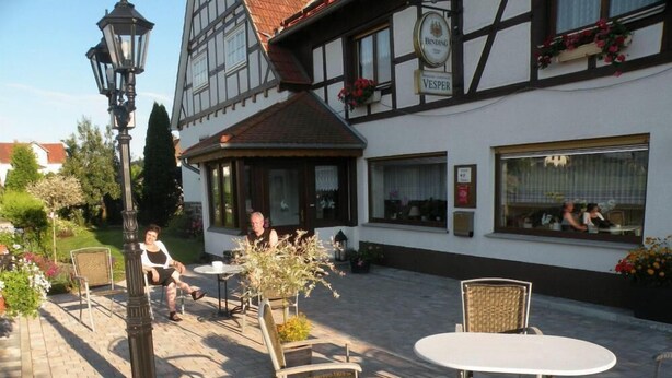 A traditional half-timbered building with a sign reading "Vesper". - Landhaus Vesper (Lichtenfels)