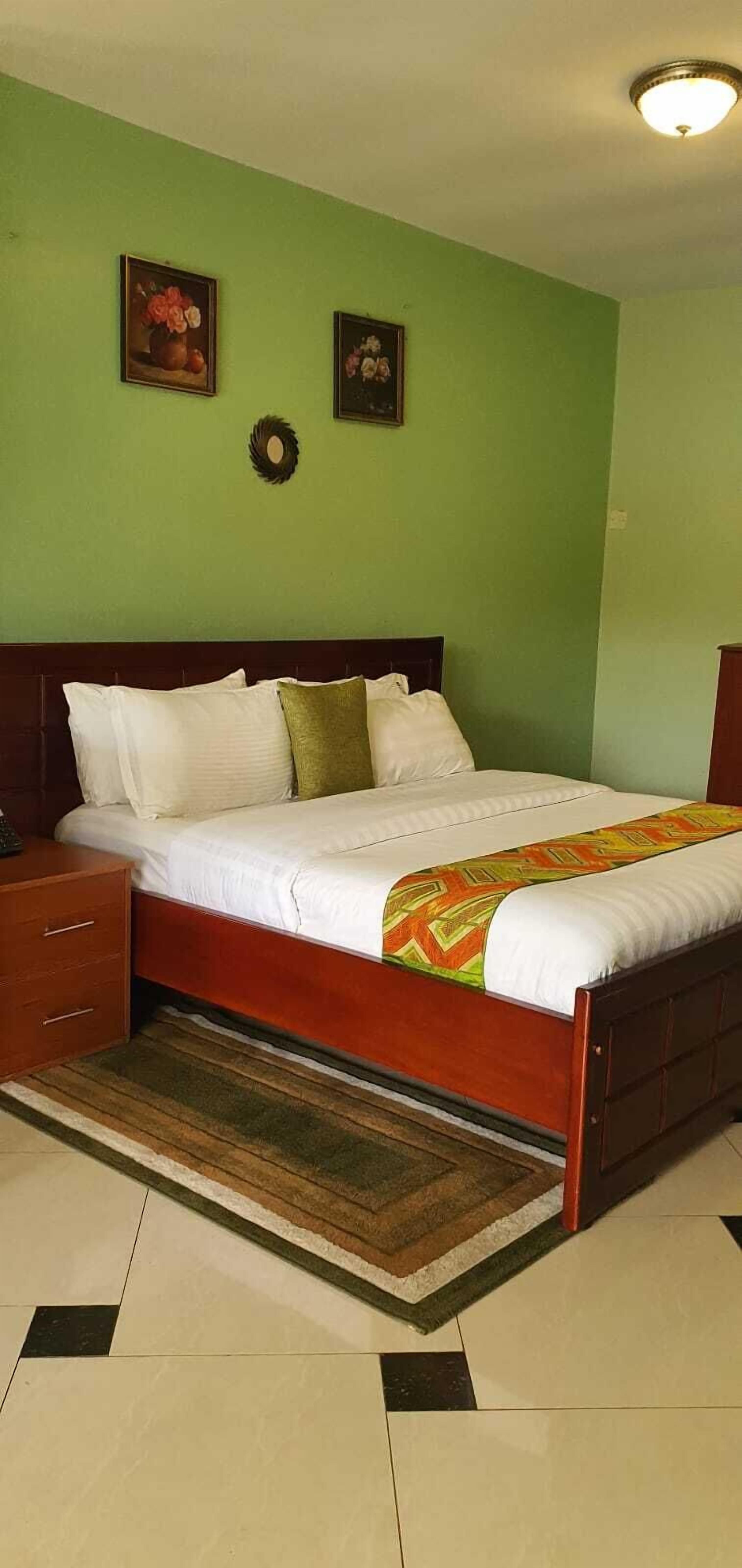 Escriptori, habitacions insonoritzades, wifi gratuïta i roba de llit 