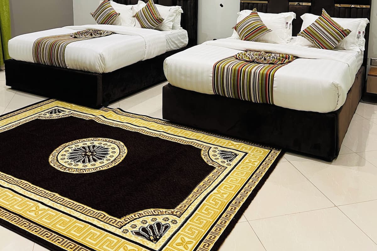 Desk, soundproofing, free WiFi, bed sheets