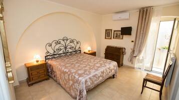 Habitación doble, baño privado | Ropa de cama