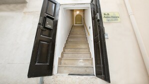 A staircase with a sign reading "B&B Antica Dimora" leading to an interior space. - Antica Dimora B&B Canosa (Canosa di Puglia)