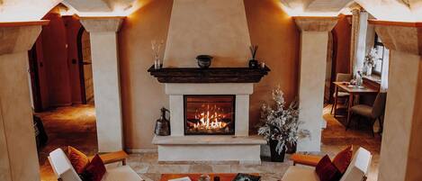 Honeymoon Suite | Living area