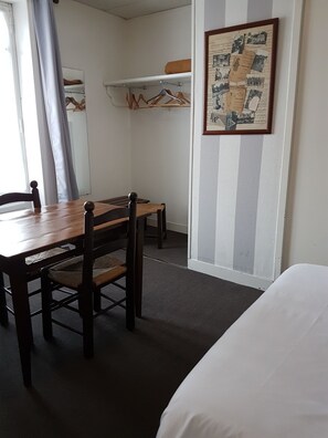 Double Room, Sea View | In-room dining