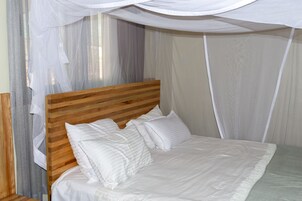 Caja de seguridad en la habitación y escritorio 