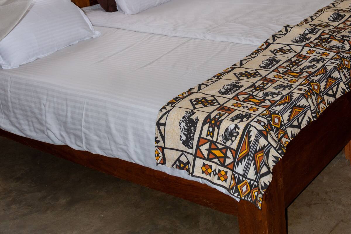 Luxury Double or Twin Room, Non Smoking | 1 bedroom, in-room safe, desk, laptop workspace