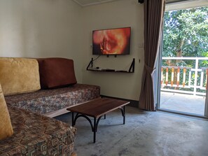 Suite, 1 Bedroom, Garden View | Living area - Dutchess (Fort Portal)