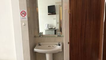 Twin Room | Bathroom sink
