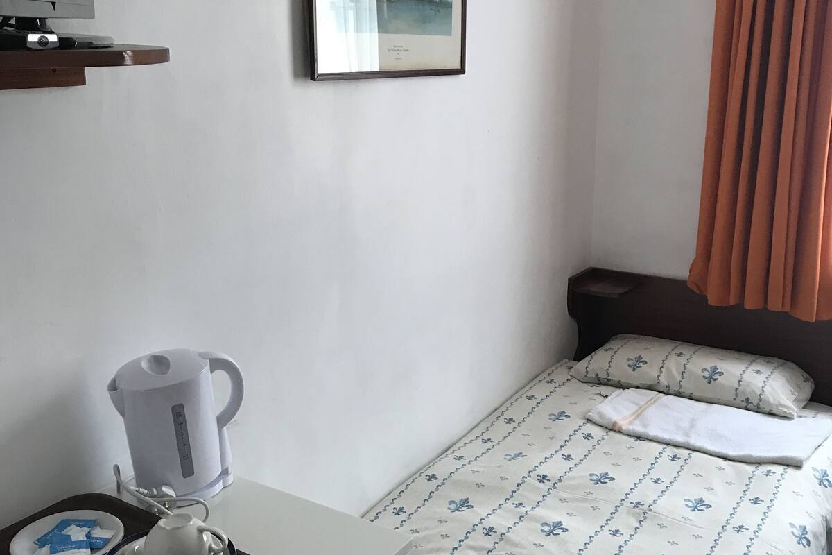 Single Room | 1 bedroom, WiFi (free), bed sheets