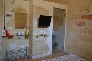 Economy Double Room, 1 Queen Bed | Room amenity - Le Terrazze B&B (Manduria)