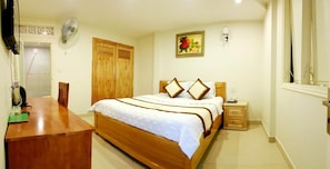 Minibar, free WiFi, bed sheets - Europa Hotel (Da Lat)