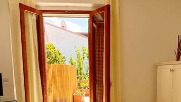 Minibar, desk, free WiFi, bed sheets