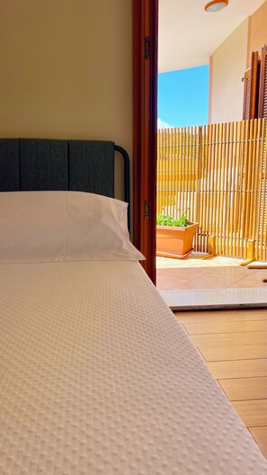 Deluxe Double Room | Minibar, desk, free WiFi, bed sheets - Villa Iole (Carloforte)