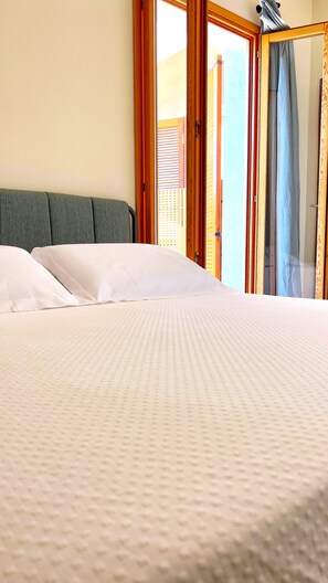 Minibar, desk, free WiFi, bed sheets