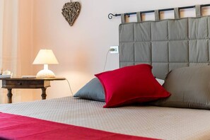 Comfort Apartment, Patio, Garden Area | 1 bedroom, desk, bed sheets - Villa Iole Apartment (Carloforte)