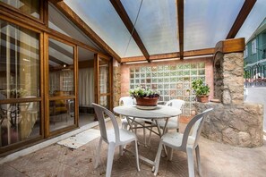 Outdoor dining - Villa Iole Apartment (Carloforte)