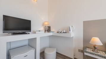 Panoramic Studio, Canal View | Room amenity