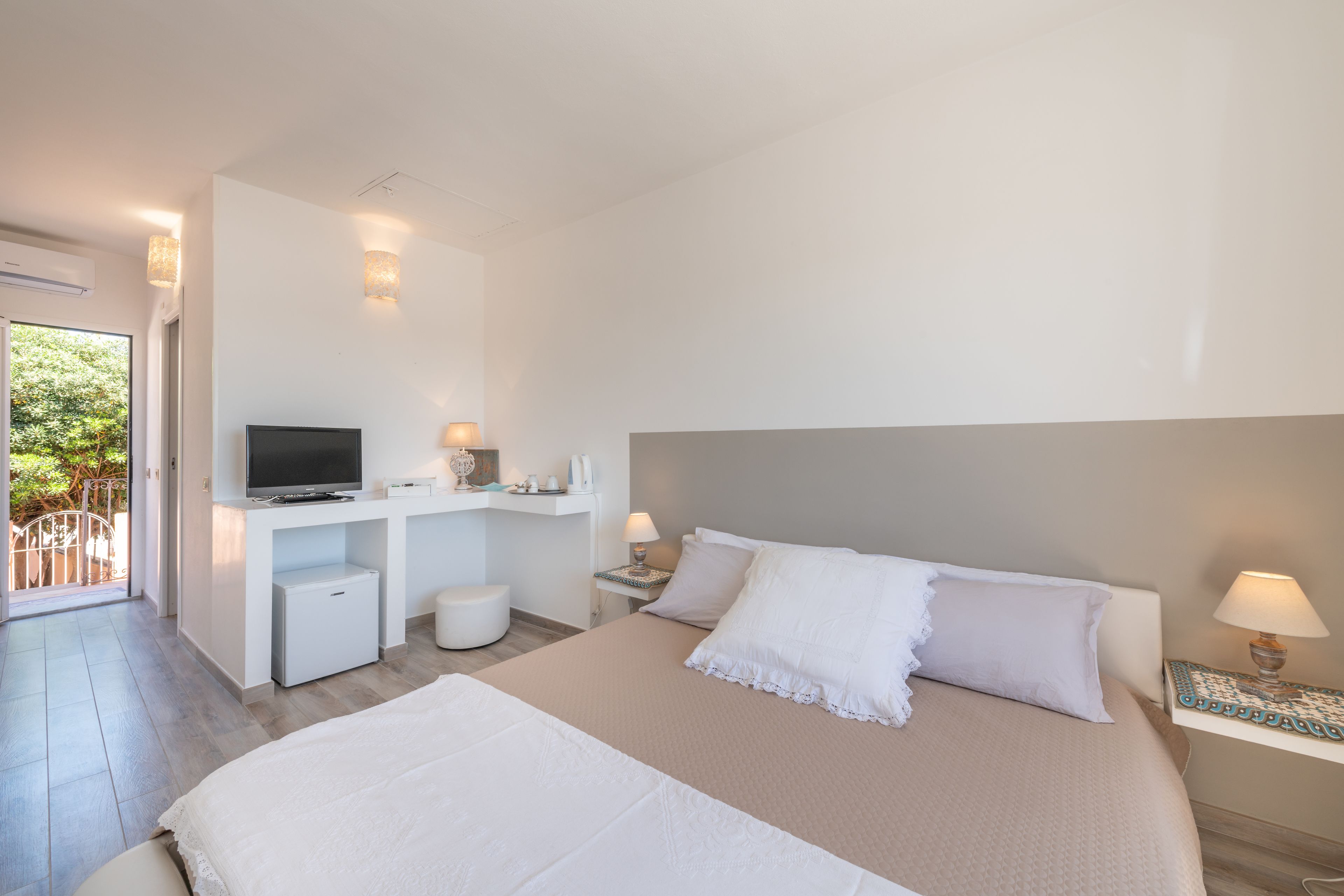 全景开间, 运河景观 | 办公桌、床单