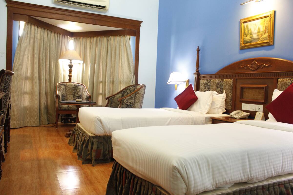 Deluxe Double Room, 1 Double Bed, Accessible, Non Smoking | Premium bedding, Select Comfort beds, minibar, in-room safe
