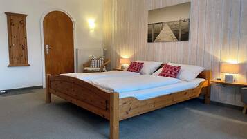 Free WiFi, bed sheets