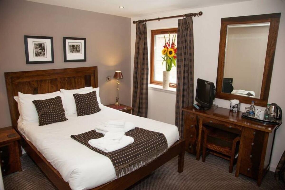 double room | desk, iron/ironing board, free wifi, bed sheets