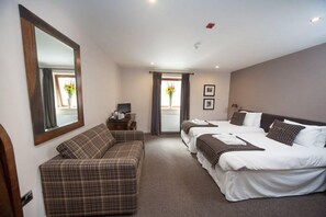 Twin Room | Desk, iron/ironing board, free WiFi, bed sheets - The Townhouse Hotel (Arbroath)