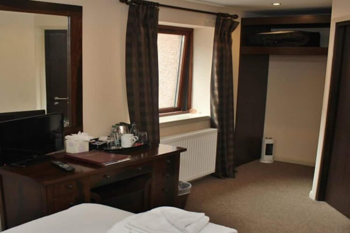 double room | desk, iron/ironing board, free wifi, bed sheets