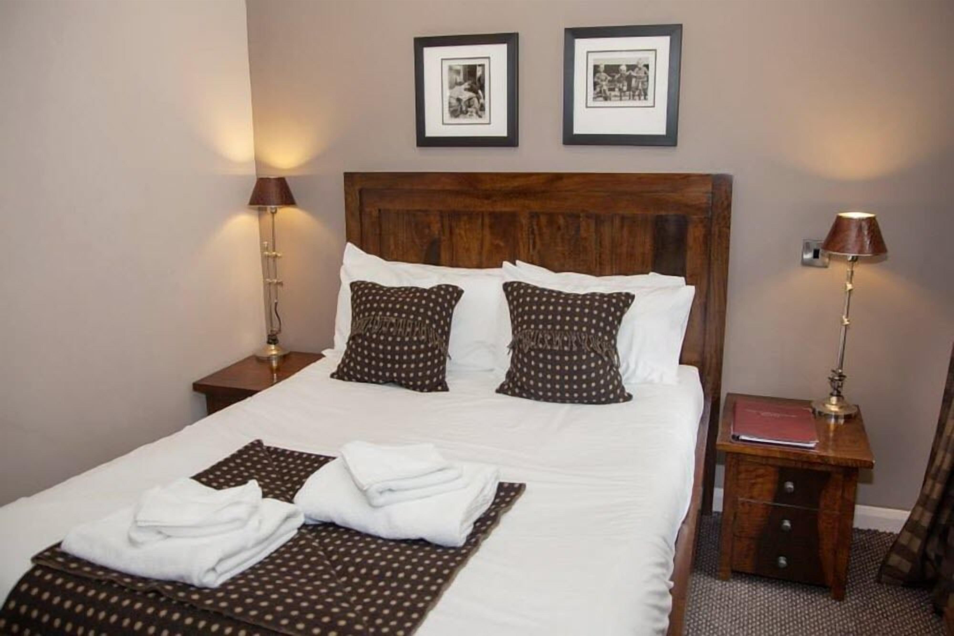 double room | desk, iron/ironing board, free wifi, bed sheets