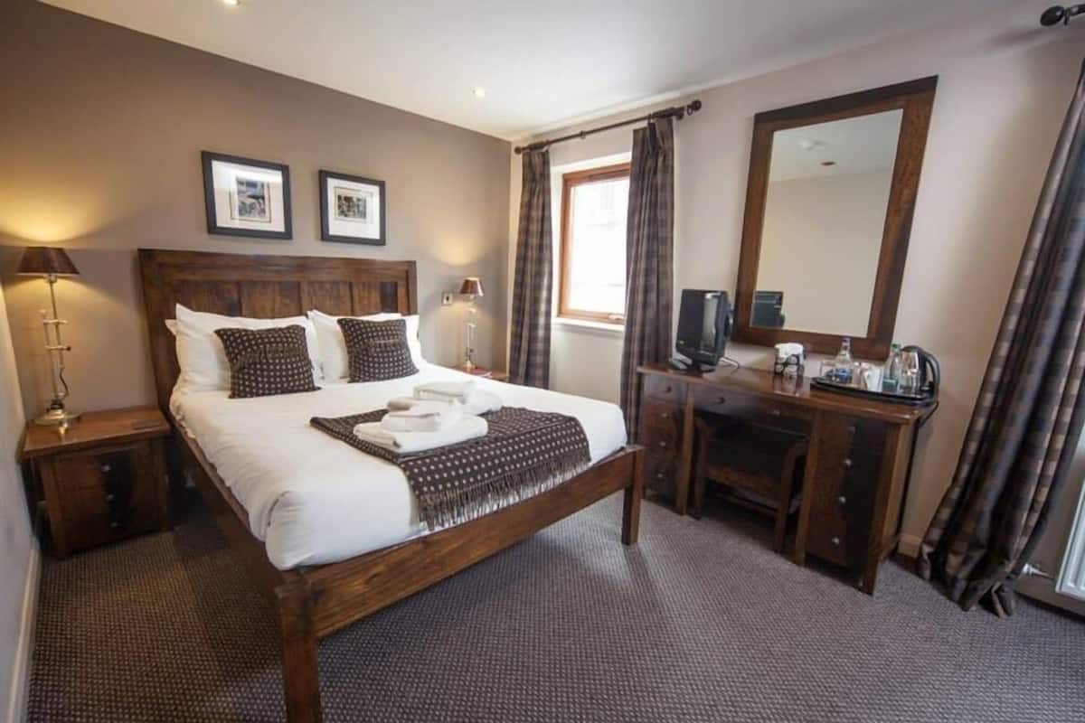 double room | desk, iron/ironing board, free wifi, bed sheets