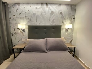 Habitación doble (Interior) | Minibar, decoración personalizada, muebles diferentes y escritorio 