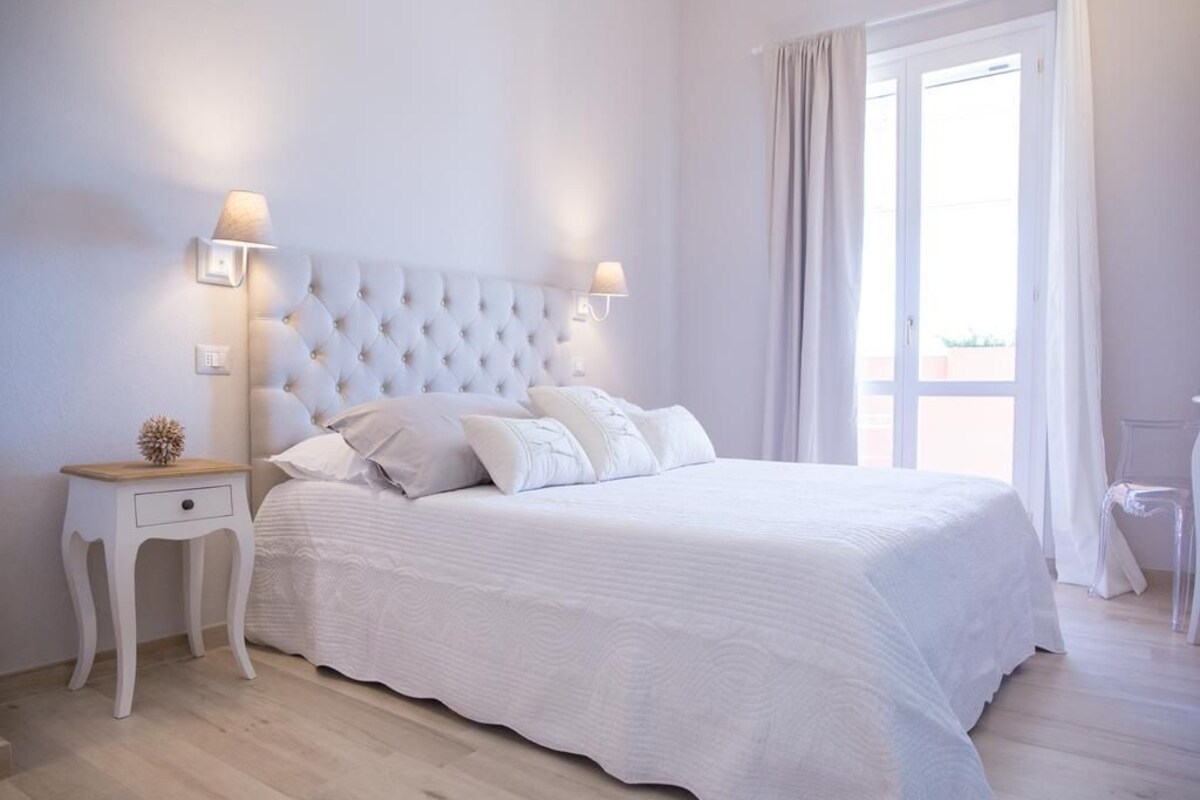 Desk, WiFi (free), bed sheets