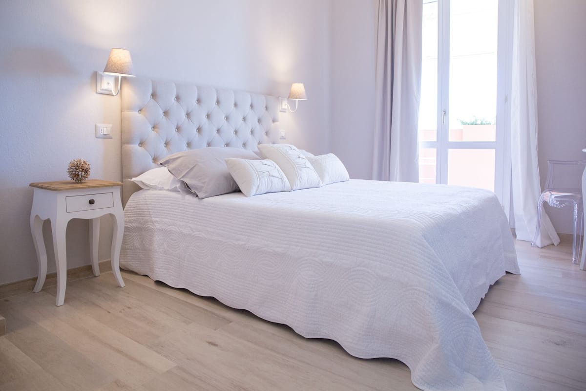 Desk, free WiFi, bed sheets