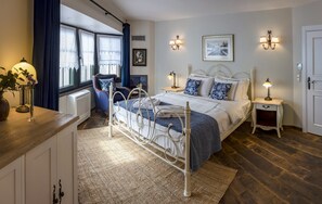 Deluxe Double Room (Bay Window)