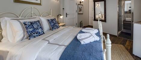 Deluxe Double Room (Bay Window) | Minibar, skrivebord, strykejern/-brett og wi-fi (inkludert)